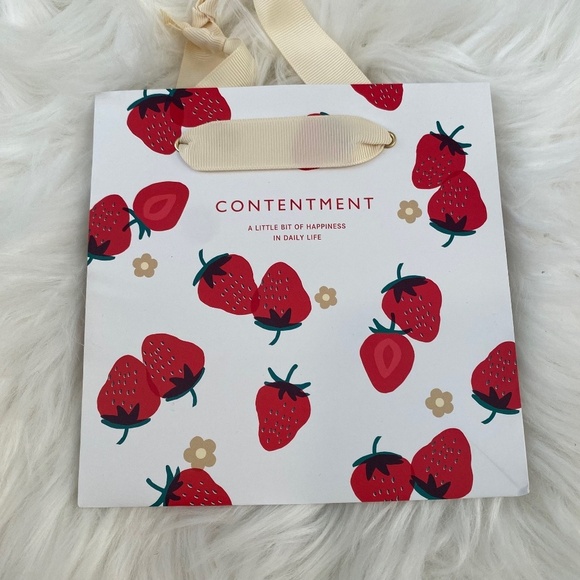 Small Gift Bag. Strawberry Print. Multicolor - Picture 2 of 5